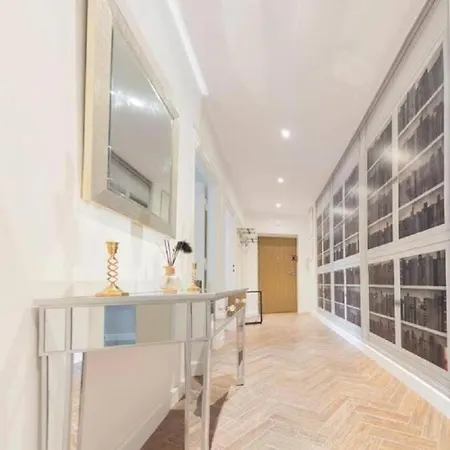 Golden Apartment-central Location-n41a